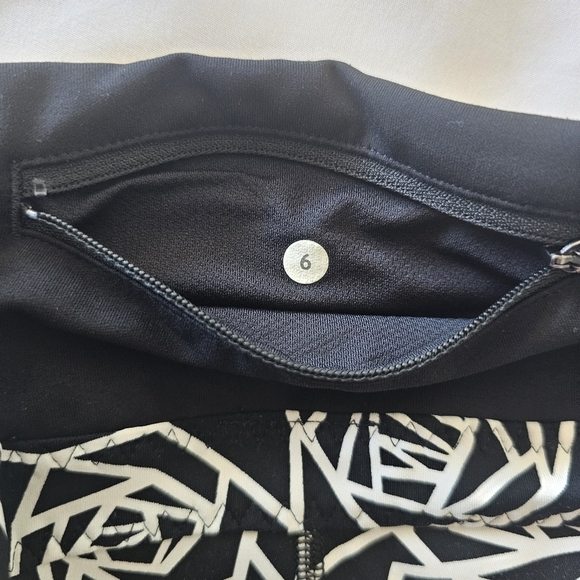 Lululemon Real Quick Crop Leggings – Size 6 – Posey Black/White - Picture 8 of 13